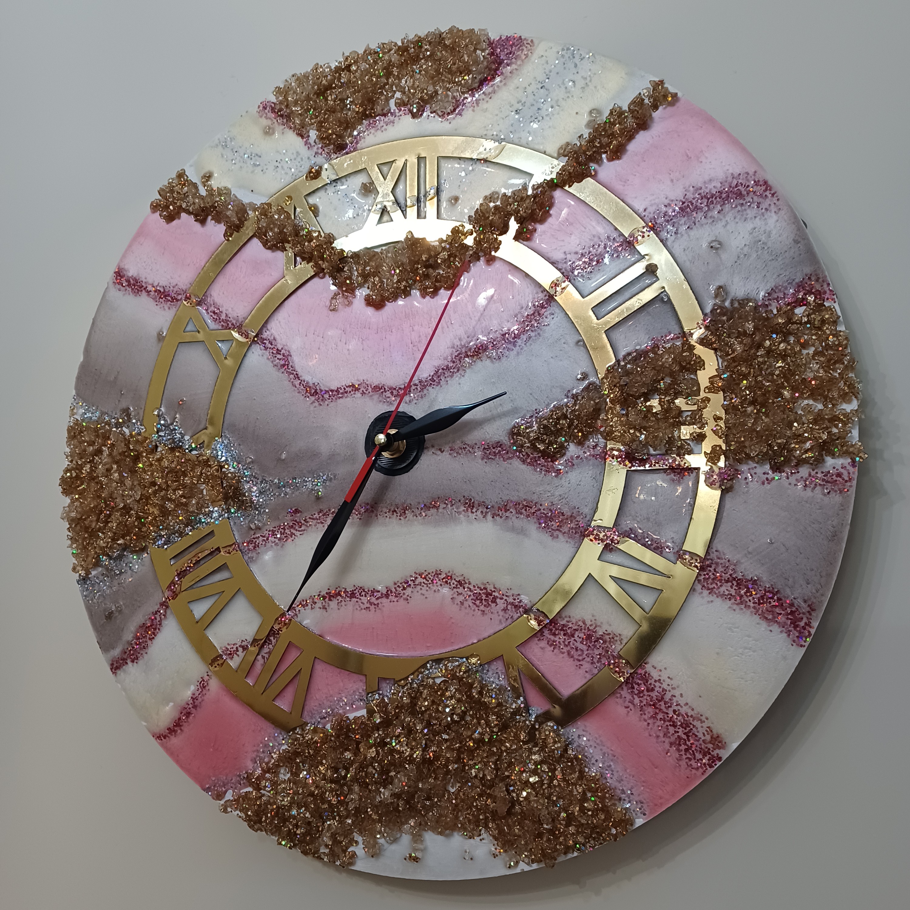 ساعت دیواری رزین طرح کریستال و ژئود قابل سفارش در رنگ دلخواه شما ارسال رایگان  قطر 40 سانت مناسب هدیه