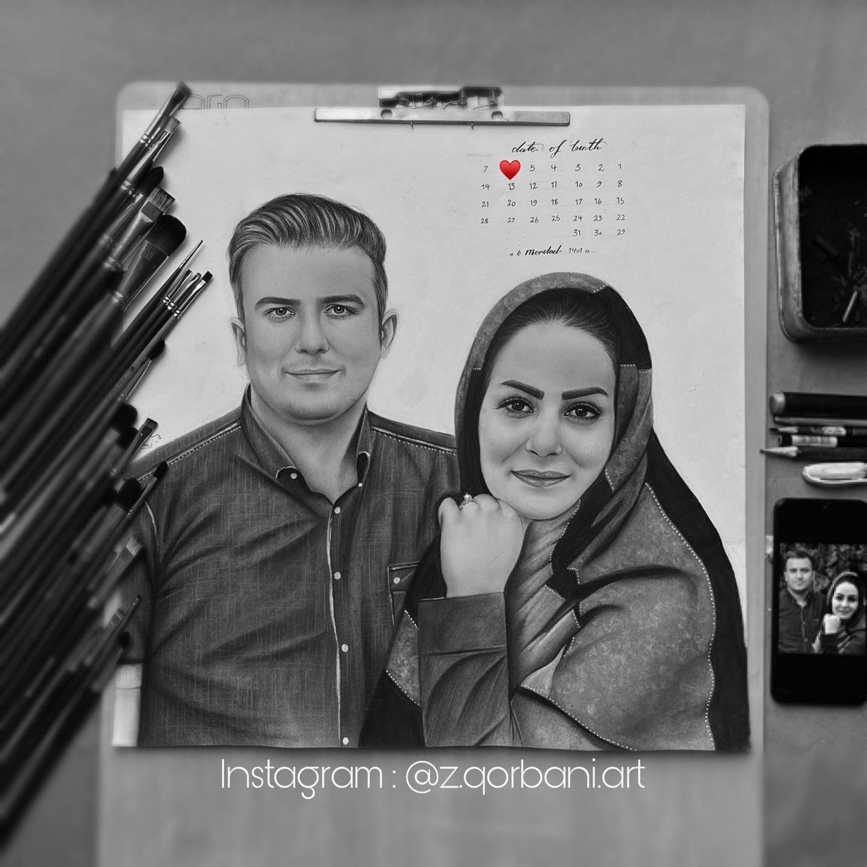 نقاشی دوچهره سیاه قلم به همراه تقویم ماه تولد ویژه هدیه سالگرد ازدواج تولد