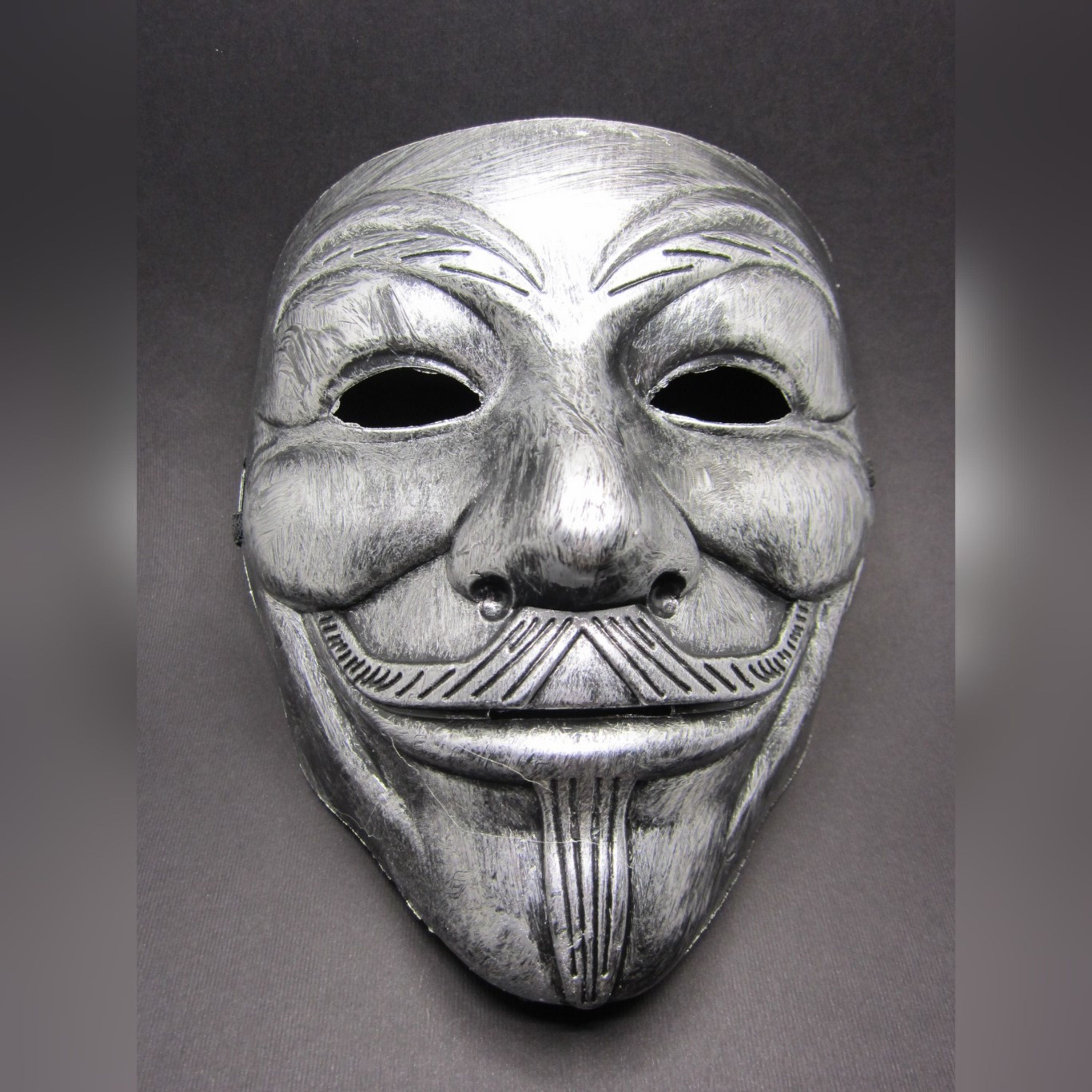 ماسک V for Vendetta (رنگ نقره ای) anonymous