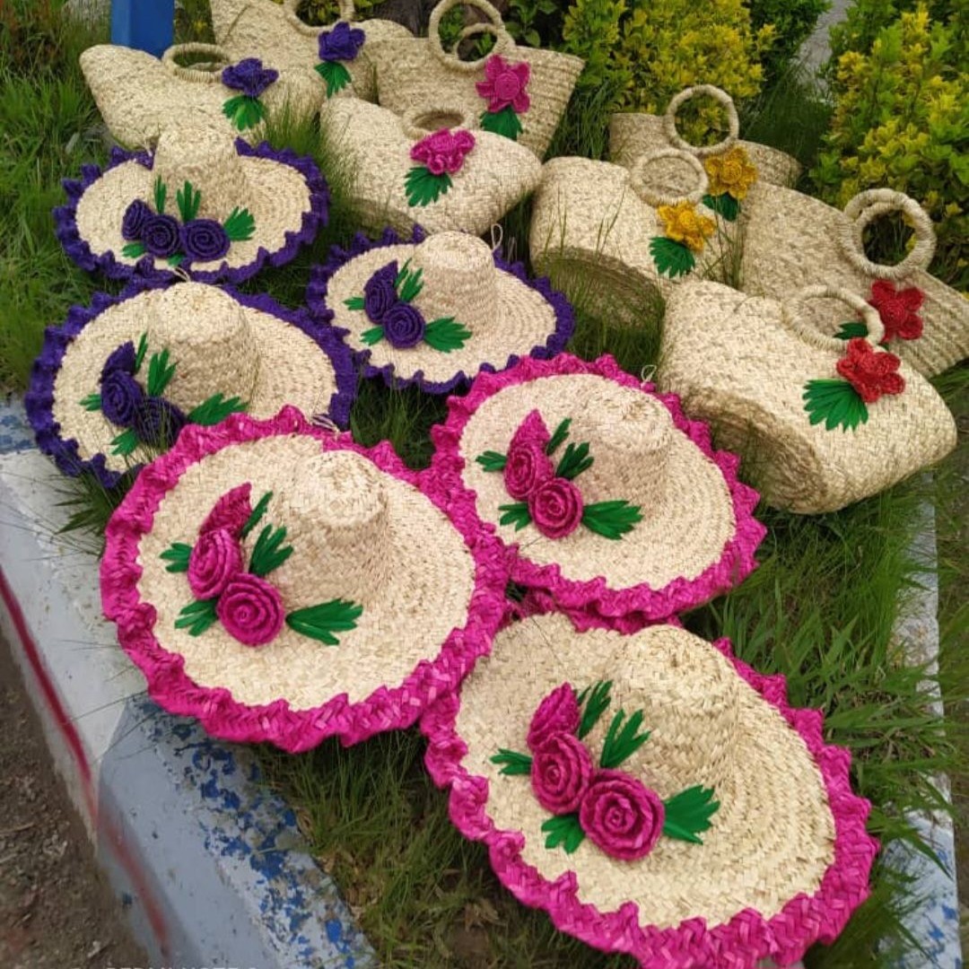 کلاه حصیری چین دار گل دار بزرگسال