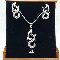 نیم ست نقره جواهر با آبکاری طلا سفید.