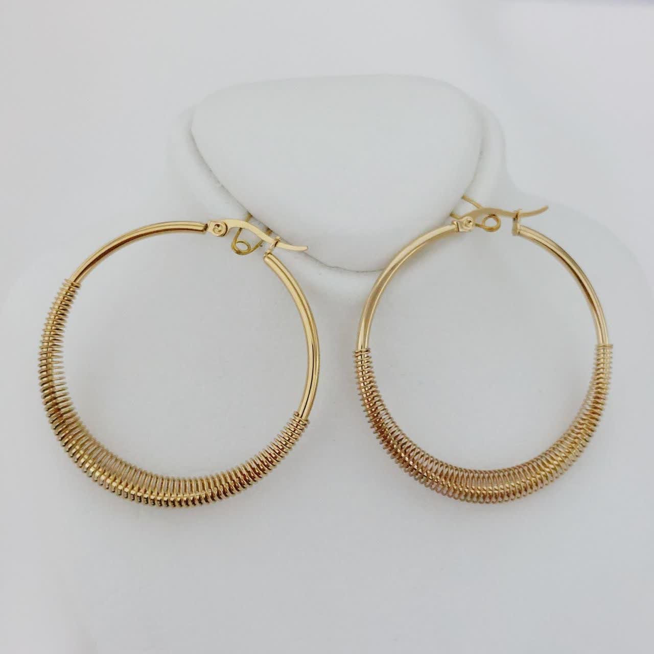 گوشواره بابونه کد10296برند ysxآبکاری طلارنگ ثابتضدحساسیت