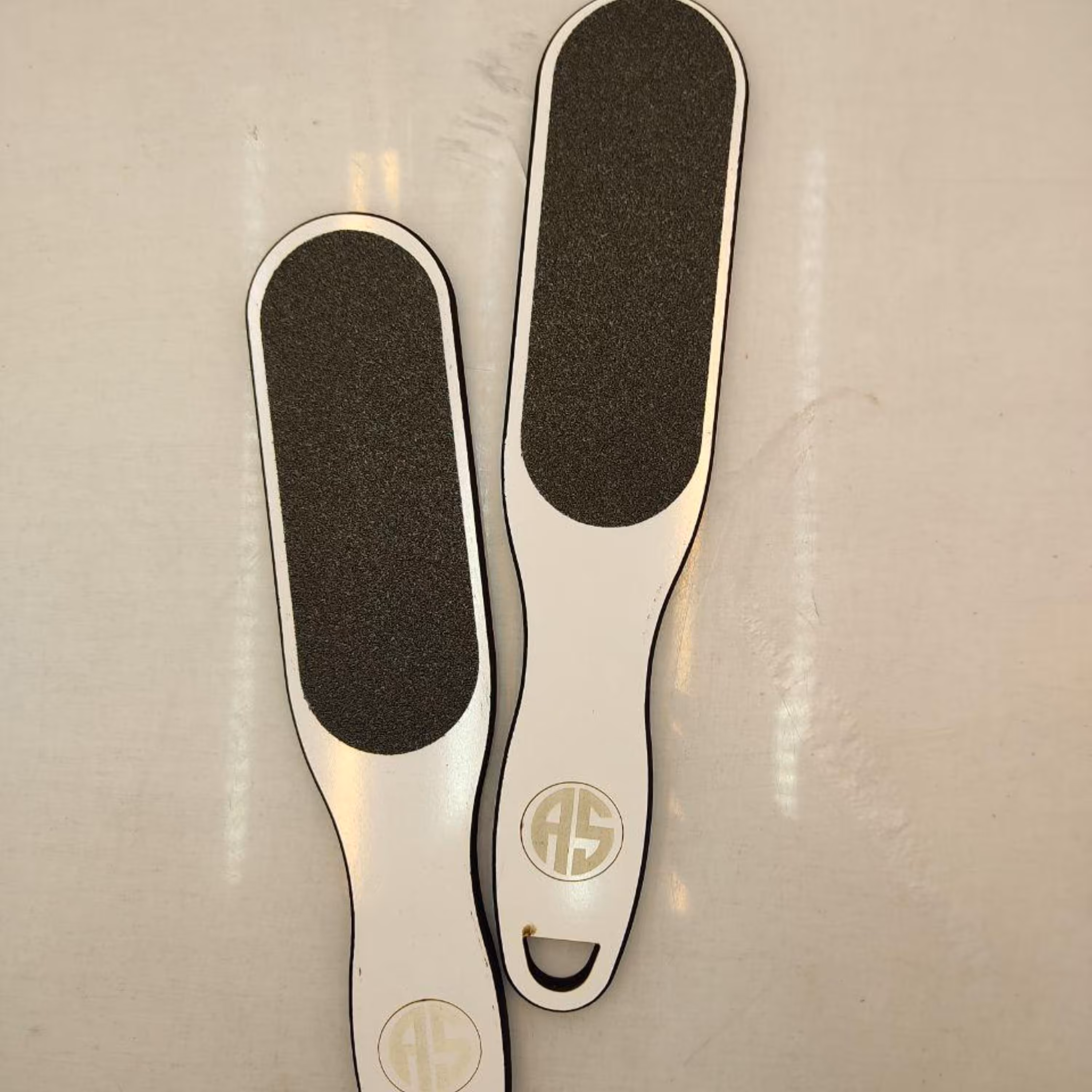 سوهان پا های گلاس سفید