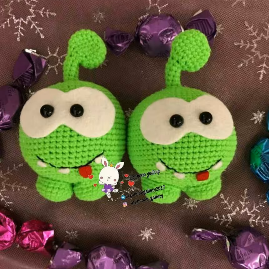 عروسک بافتنی اوم نوم