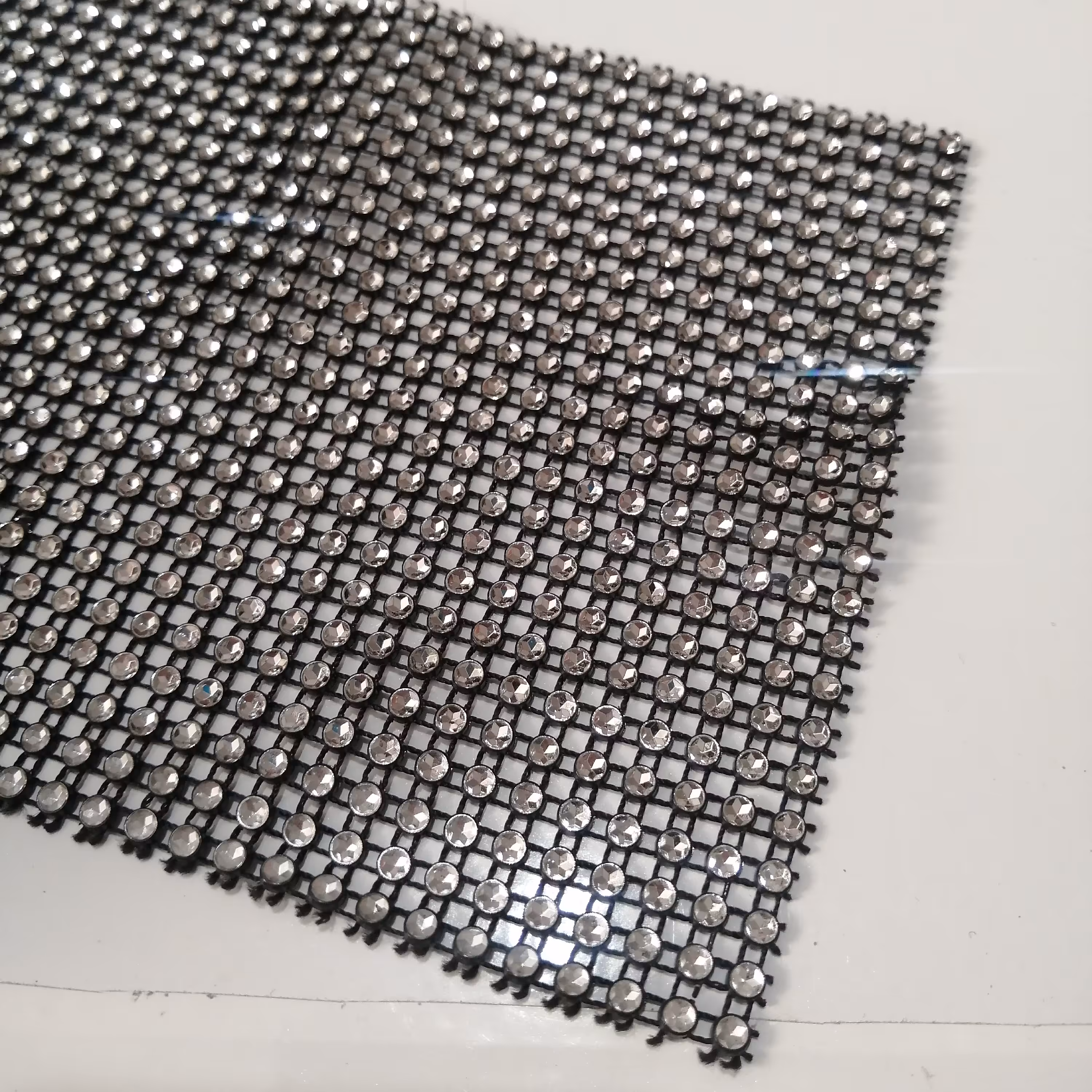 نوار سنگی نگین نقره ای مشکی عرض 12 و طول یک  