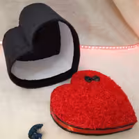 باکس  قلبی خزدار قرمز  