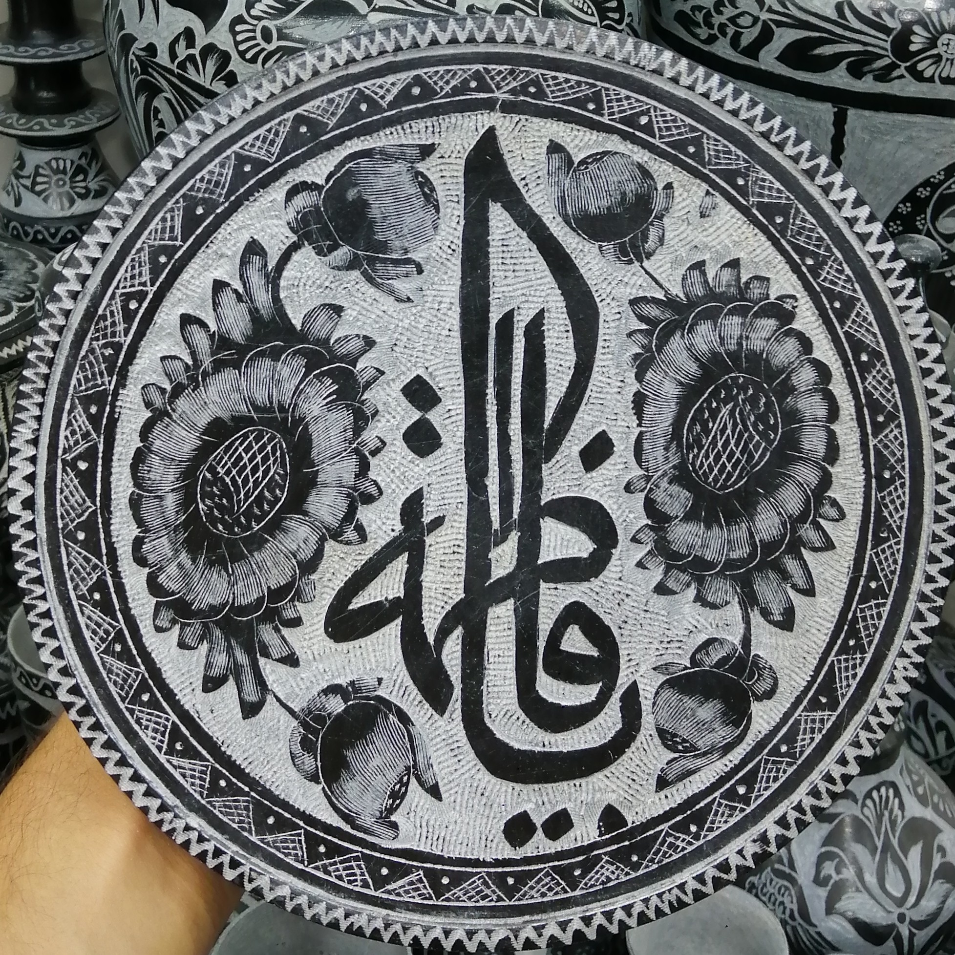 دیوار کوب سنگی و تابلو سنگی قلم خورده یا فاطمه سوغات اصیل مشهد مقدس 