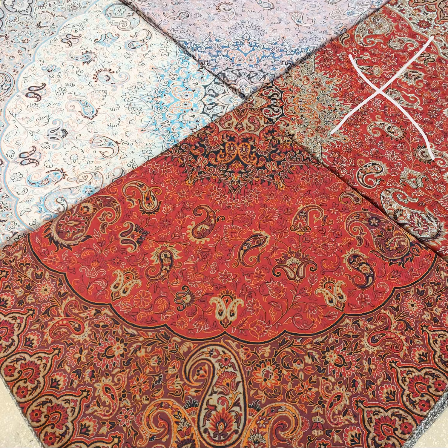 رومیزی مربع ترمه صفائی کد 24 اندازه ی یک در یک در 3 رنگ متنوع