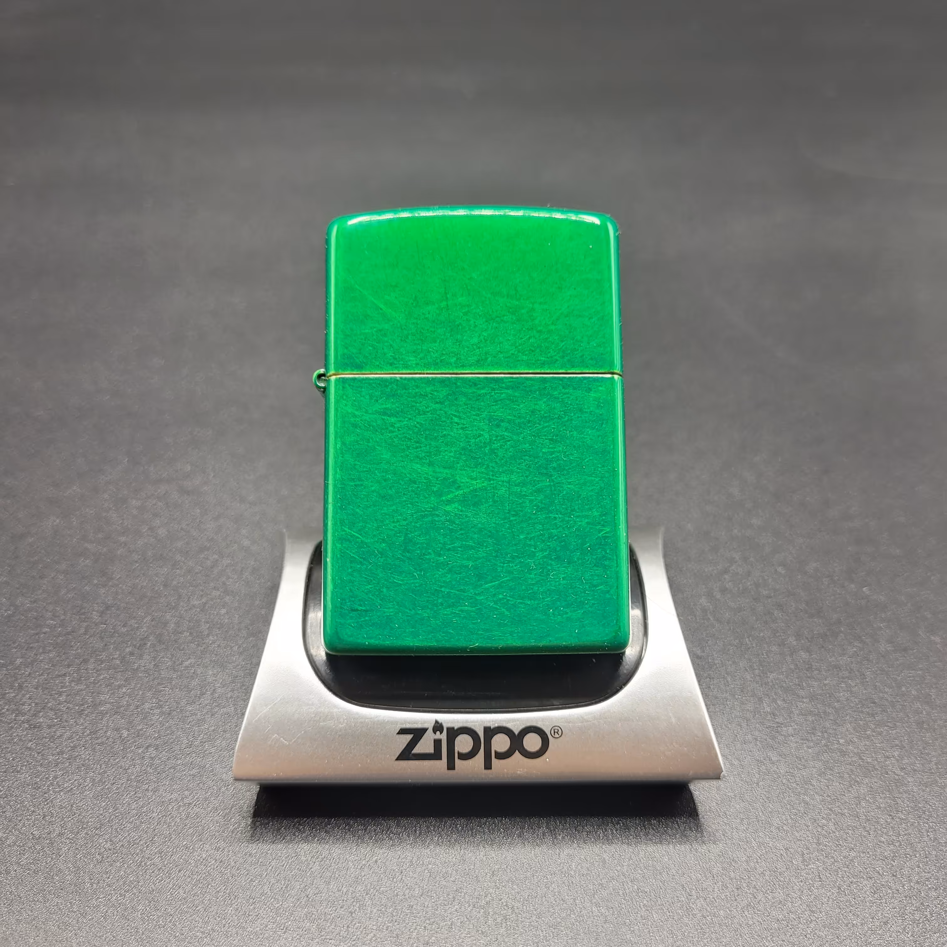 فندک سبز رنگ برس خورده زیپو اورجینال 