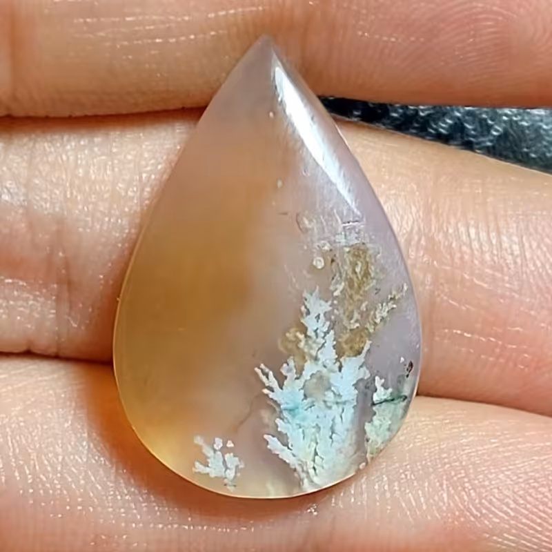 نگین شجر شکوفه زمینه ی عسلی رنگی با برش اشکی شکل بسیار زیبا و فاخر کدM229