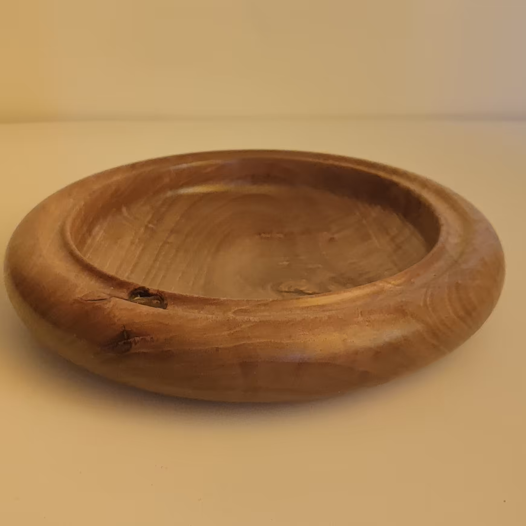 ظرف چوبی پذیرایی و دکوری ساخته شده از چوب گردو و کاملا خاص و زیبا 