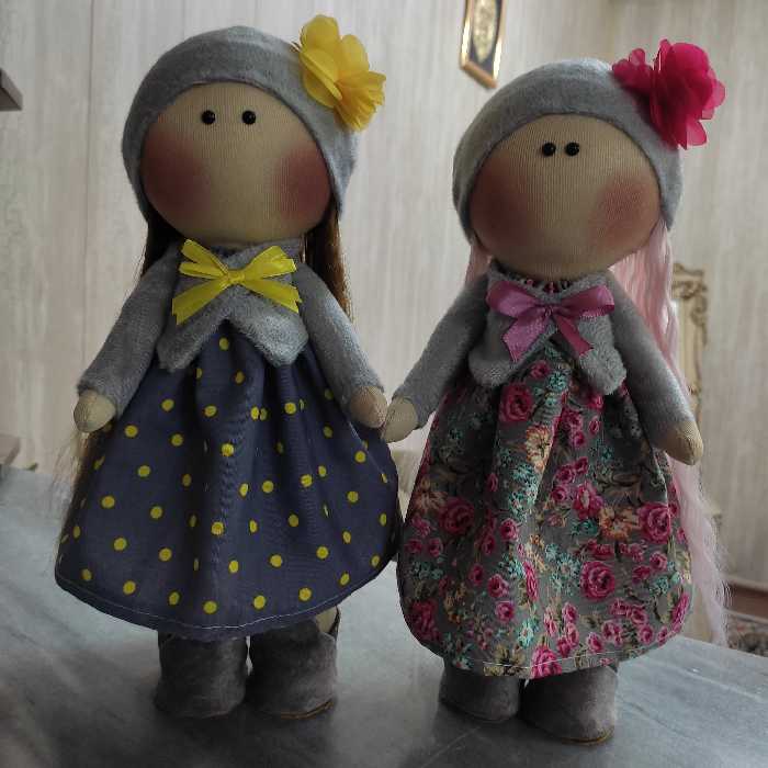 عروسک روسی ،قد 35سانت،موها قابل حرارت ،ساخته شده با بهترین متریال ،جنس کت وکلاه مخمل