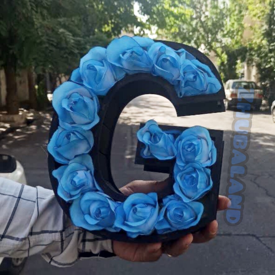 باکس گل حروف چوبی با رز مصنوعی آبی حرف G جعبه هدیه کادو تولد عیدی سوپرایز