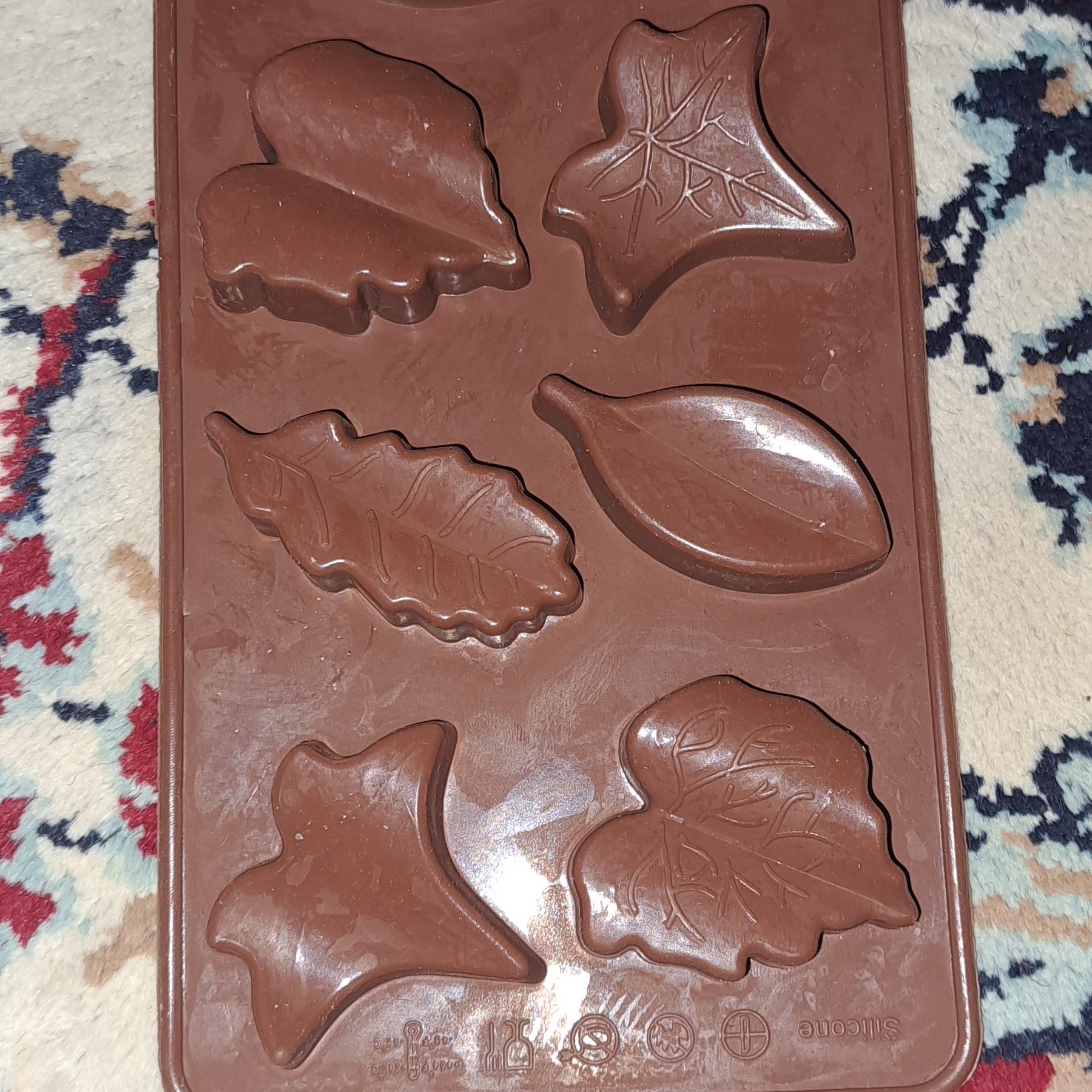قالب سلیکونی برگ . مناسب برای. شمع سازی و شکلات .