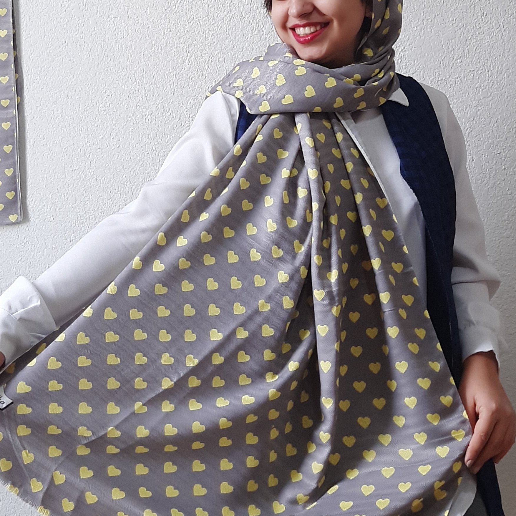 شال زرد و طوسی کد 3 بهاره قلب قلب رنگ سال جنس اعلا چهار فصل