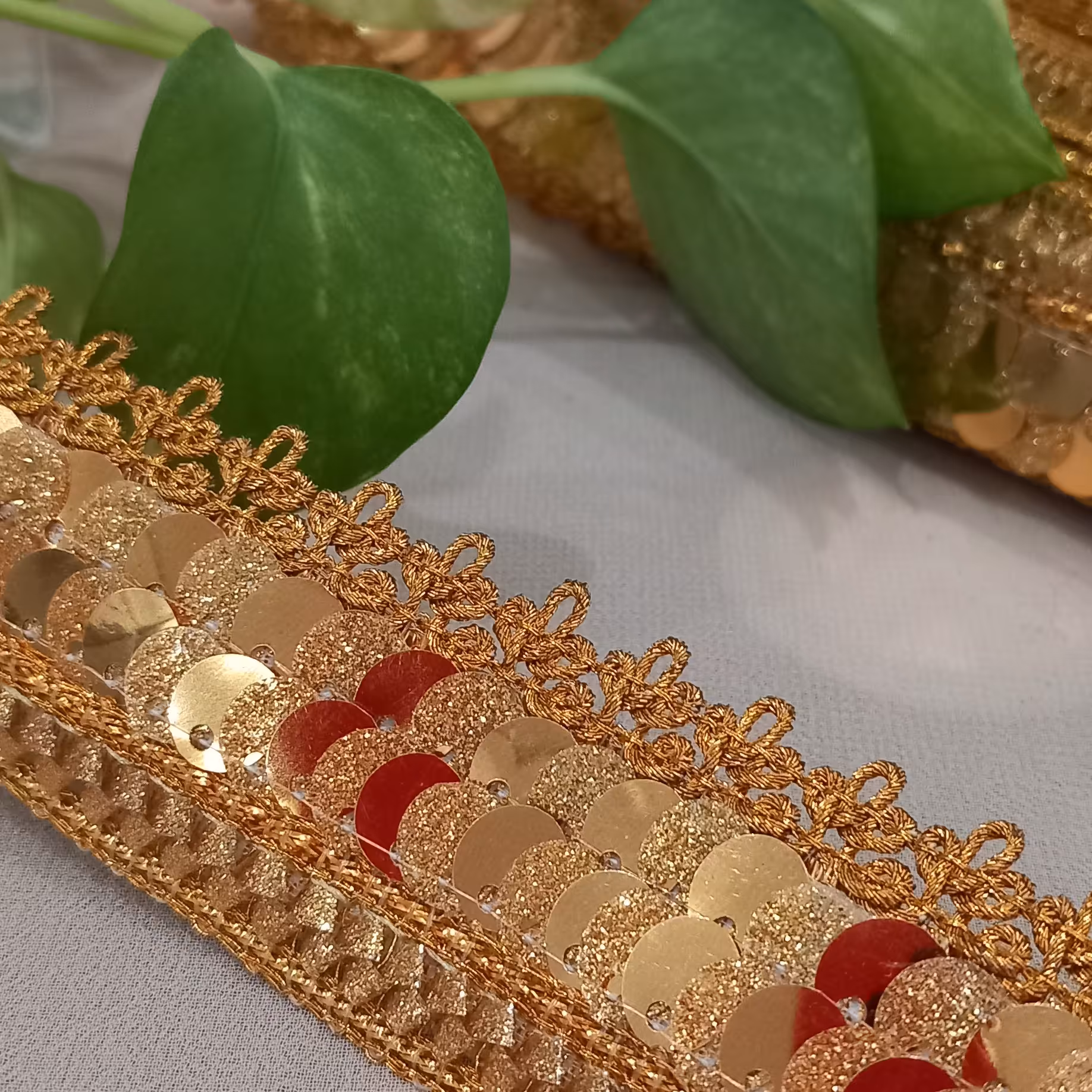 یراق لباس، پولک کاری طلایی رنگ