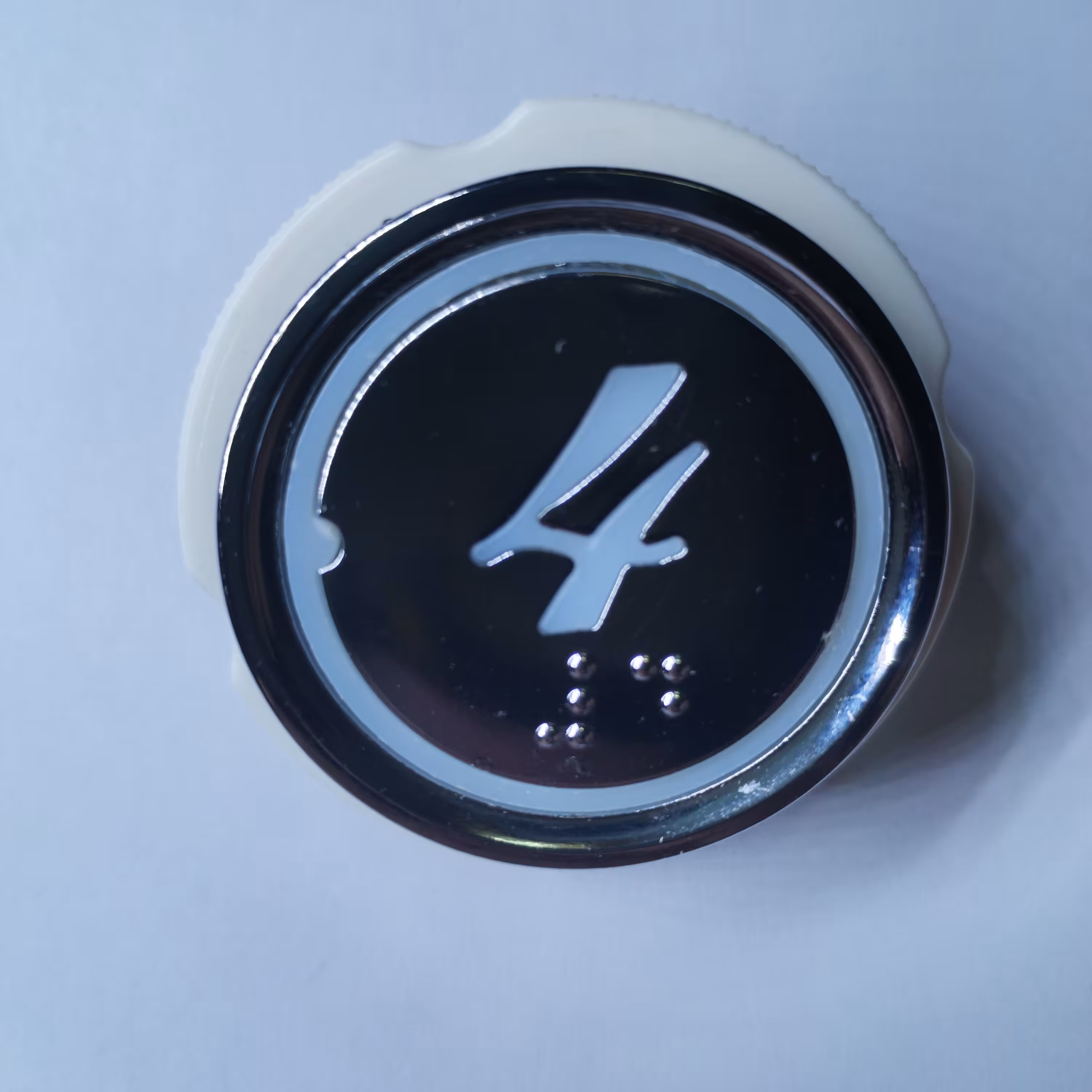 کلید شستی شماره  4 (   طبقه چهارم ) مخصوص صفحه کلید  کابین   نور   قرمز   رنگ نقره ای