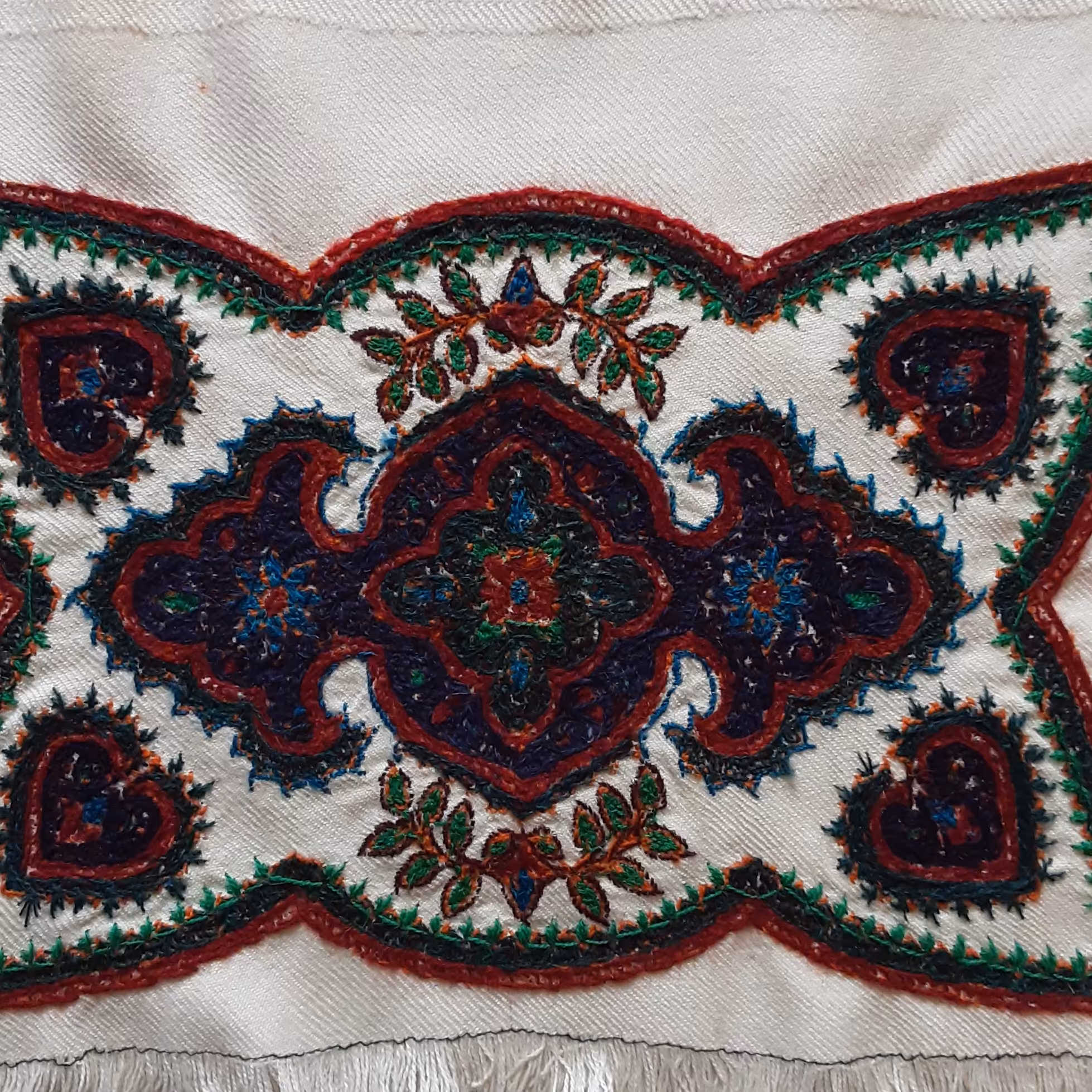 پته رومیزی امکان سینی و تابلو شدن داره دوخت تمیز رنگ نخ سنتی در ابعاد 42 در 31