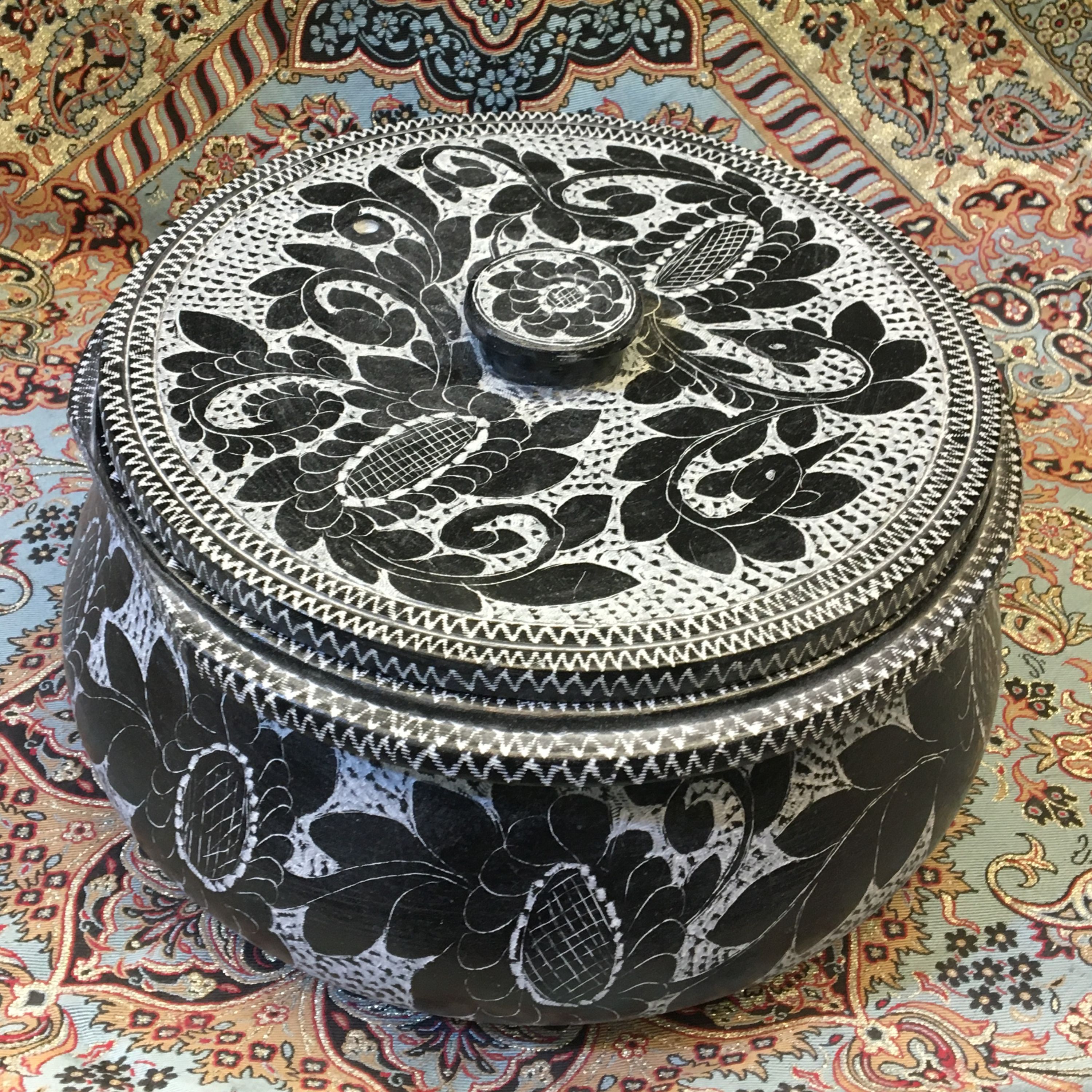تابه سنگی قلم زنی شده قطر 28 سانت 