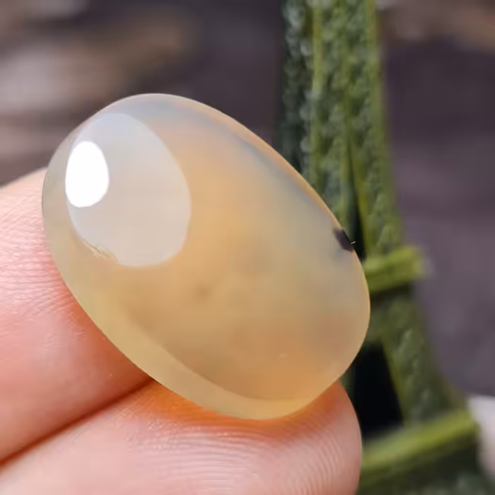 نگین فوق العاده زیبای سنگ صد درصد طبیعی عقیق جزع لانه زنبوری اصل خراسانی 
کد  26383
