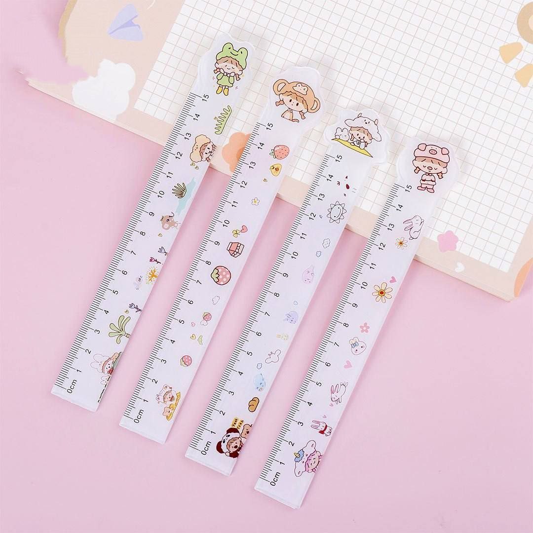 خط کش دختر شفاف