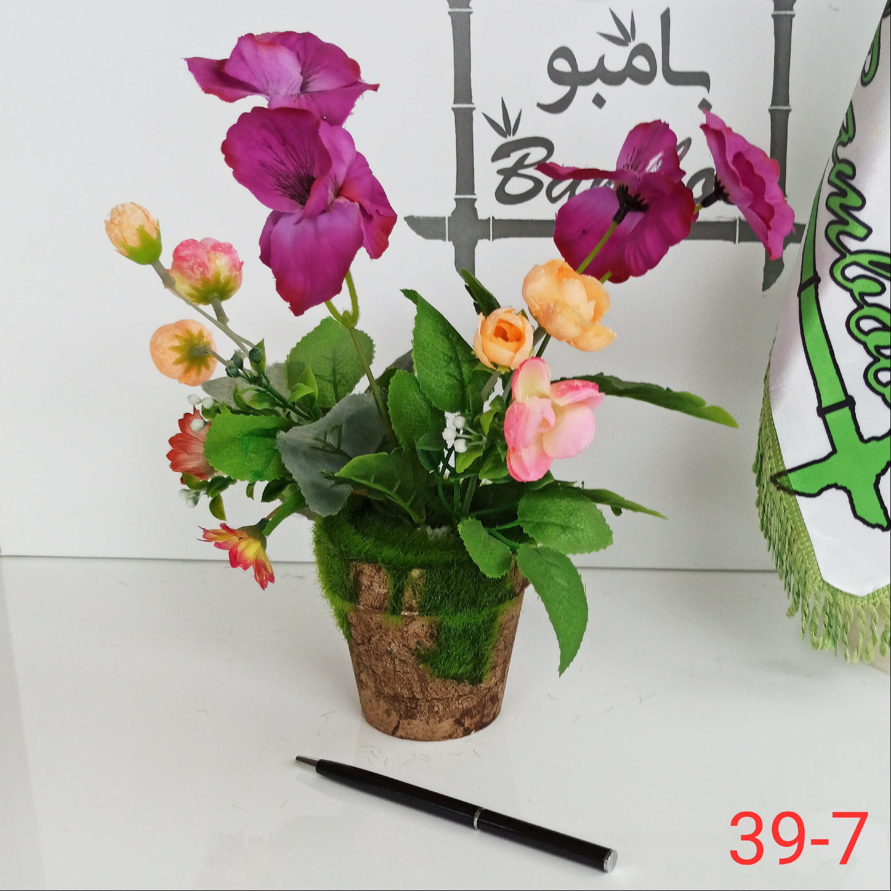 گلدان تزیینی با گل مصنوعی