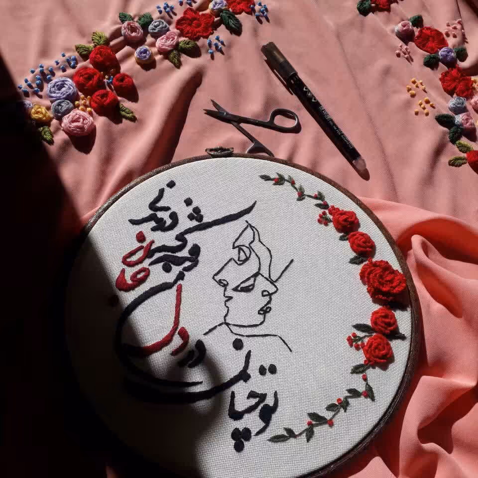 تابلو گلدوزی شده