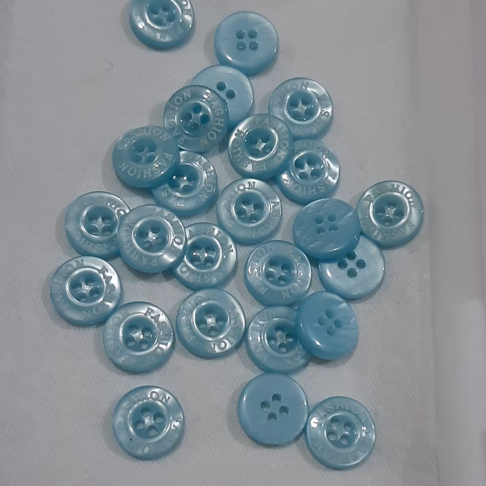 دکمه پیراهن مردانه . آبی اسمانی . درجه یک 