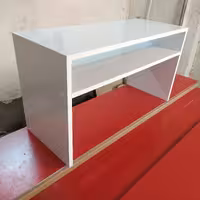 میز تحریر نشسته ثابت