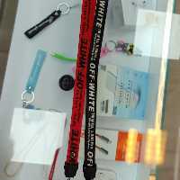 بند موبایل در دو رنگ قروزو سیاه ارسال با باربری انجام میشود و هزینه درب منزل دریافت میشود