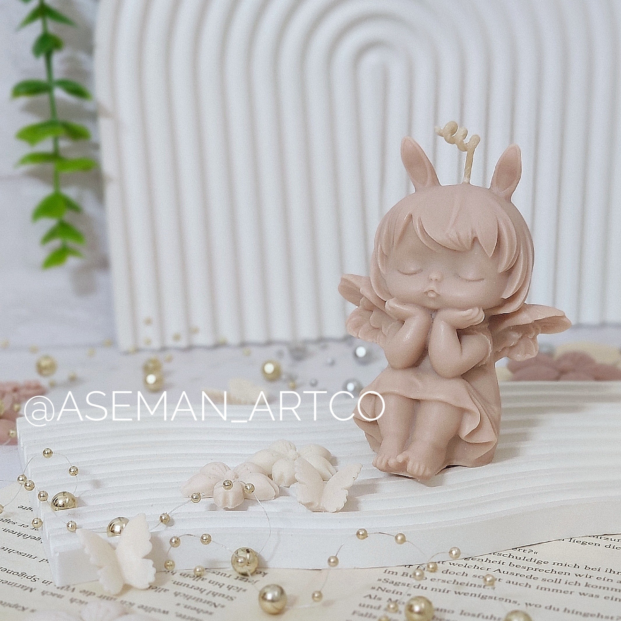 شمع فرشته خرگوشی نشسته