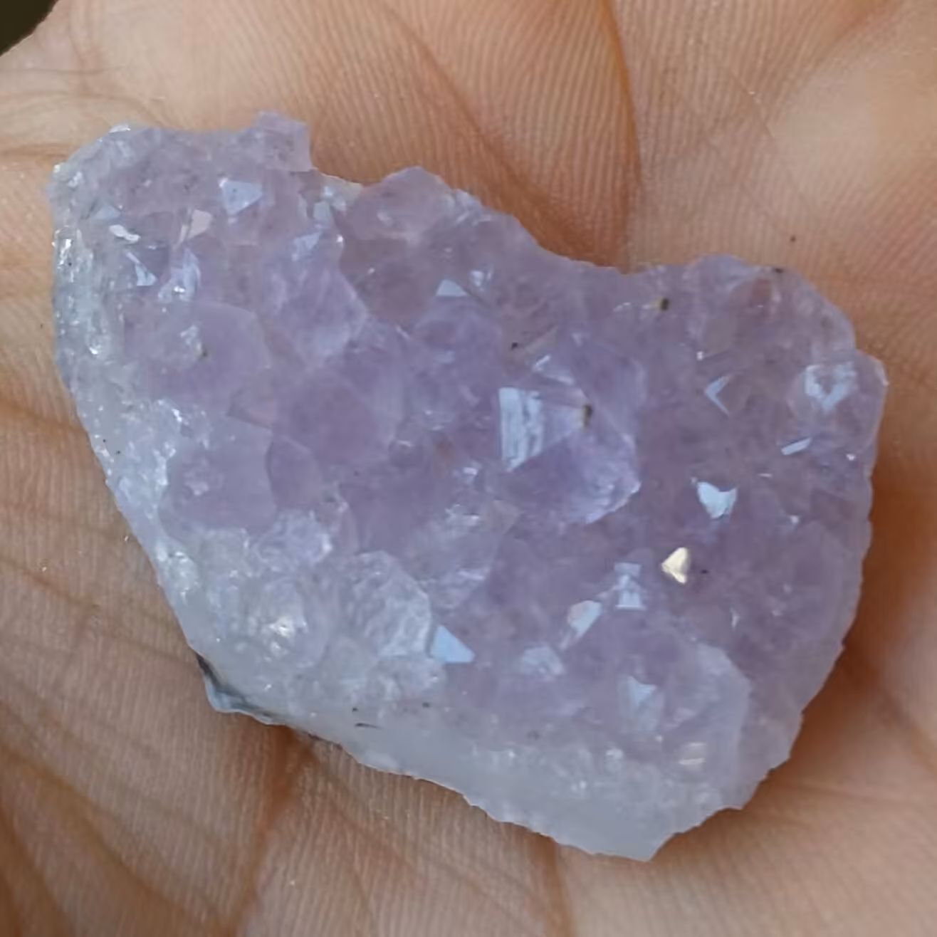 سنگ راف حبه شده آمیتیس بلور درشت بسیار پر رنگ بسیار زیبا دیدنی کاملا طبیعی شااهکار خلقت خاص