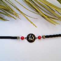 دستبند مذهبی محرم سیدالشهدا با بند مشکی و سنگ قرمز رگه دار