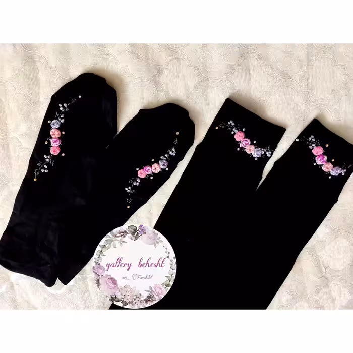 ست جوراب و ساق مشکی گلدوزی شده طرح شکوفه بهاری