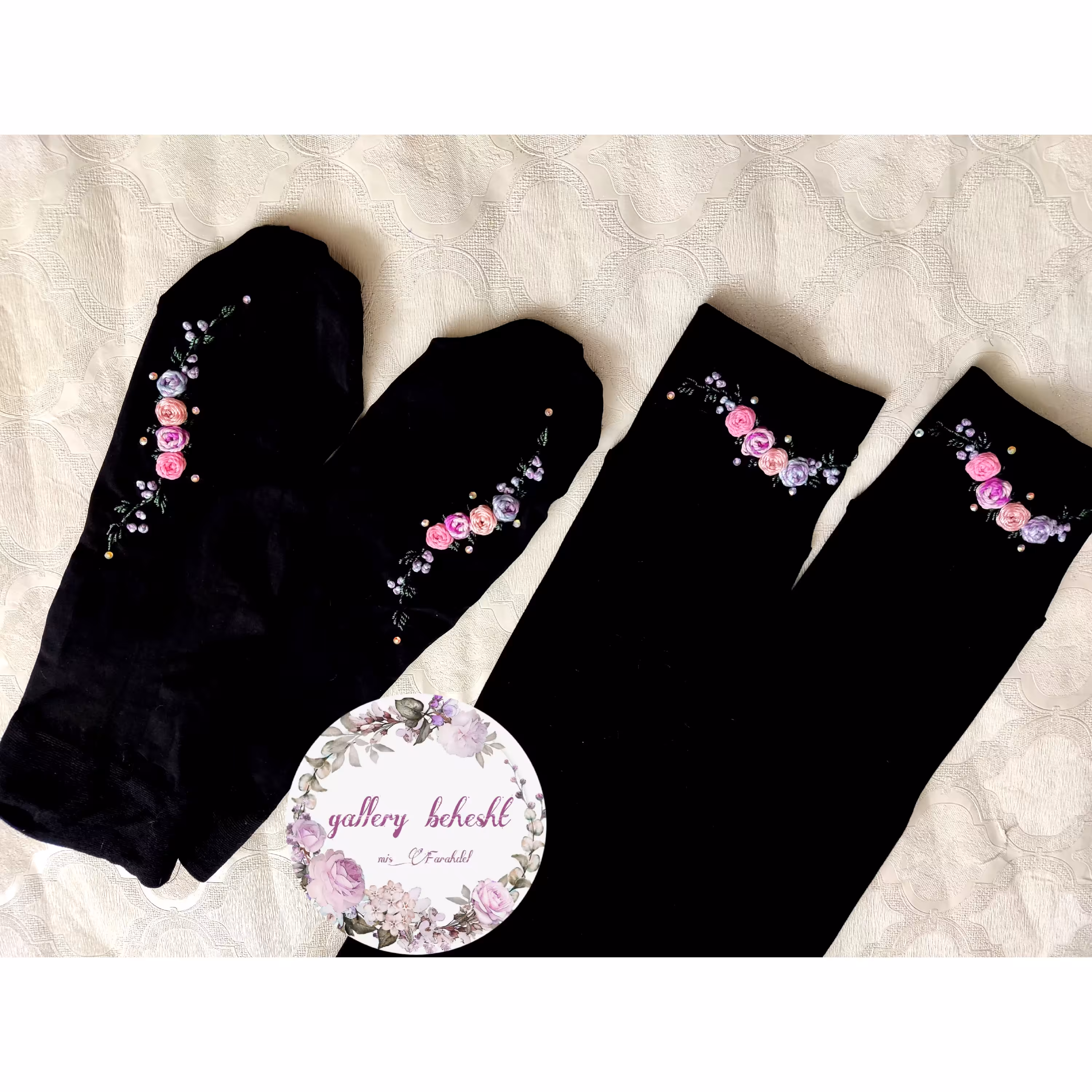 ست جوراب و ساق مشکی گلدوزی شده طرح شکوفه بهاری