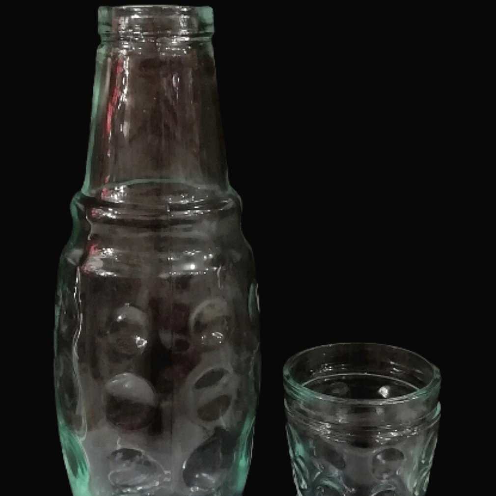بطری و لیوان شب