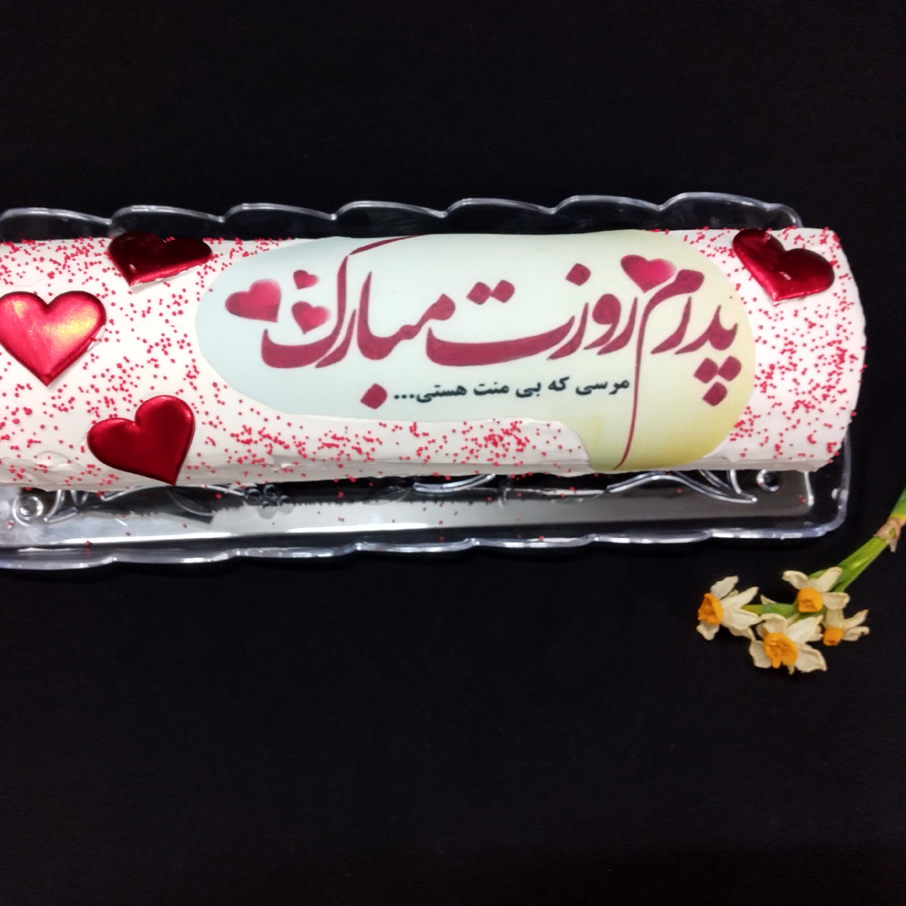 رولت خامه ای روز پدر  با بافتی نرم و لطیف و طعم های وانیل و کاکائو 