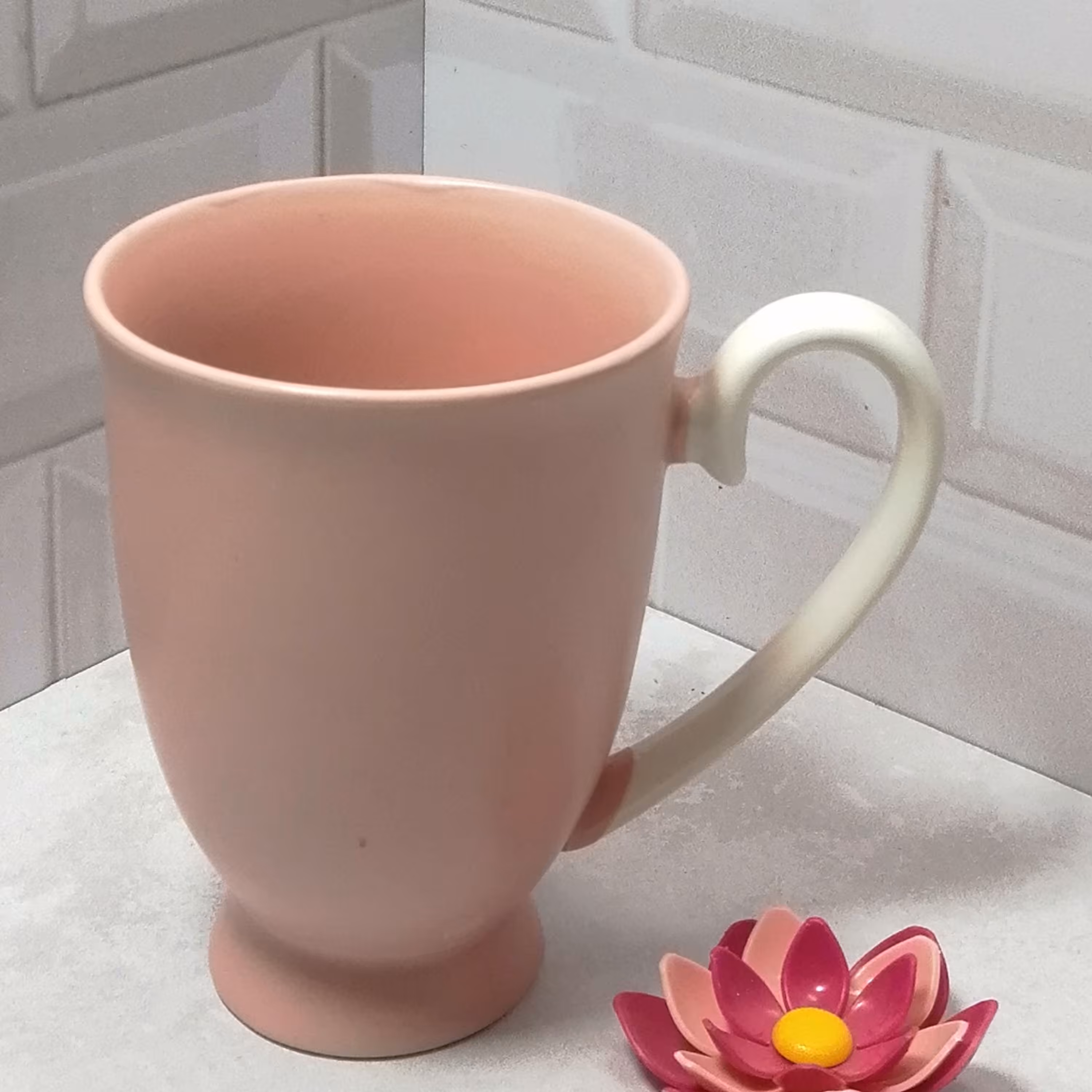 لیوان ماگ سرامیکی پایه دار وارداتی تهیه شده از بهترین مواداولیه 