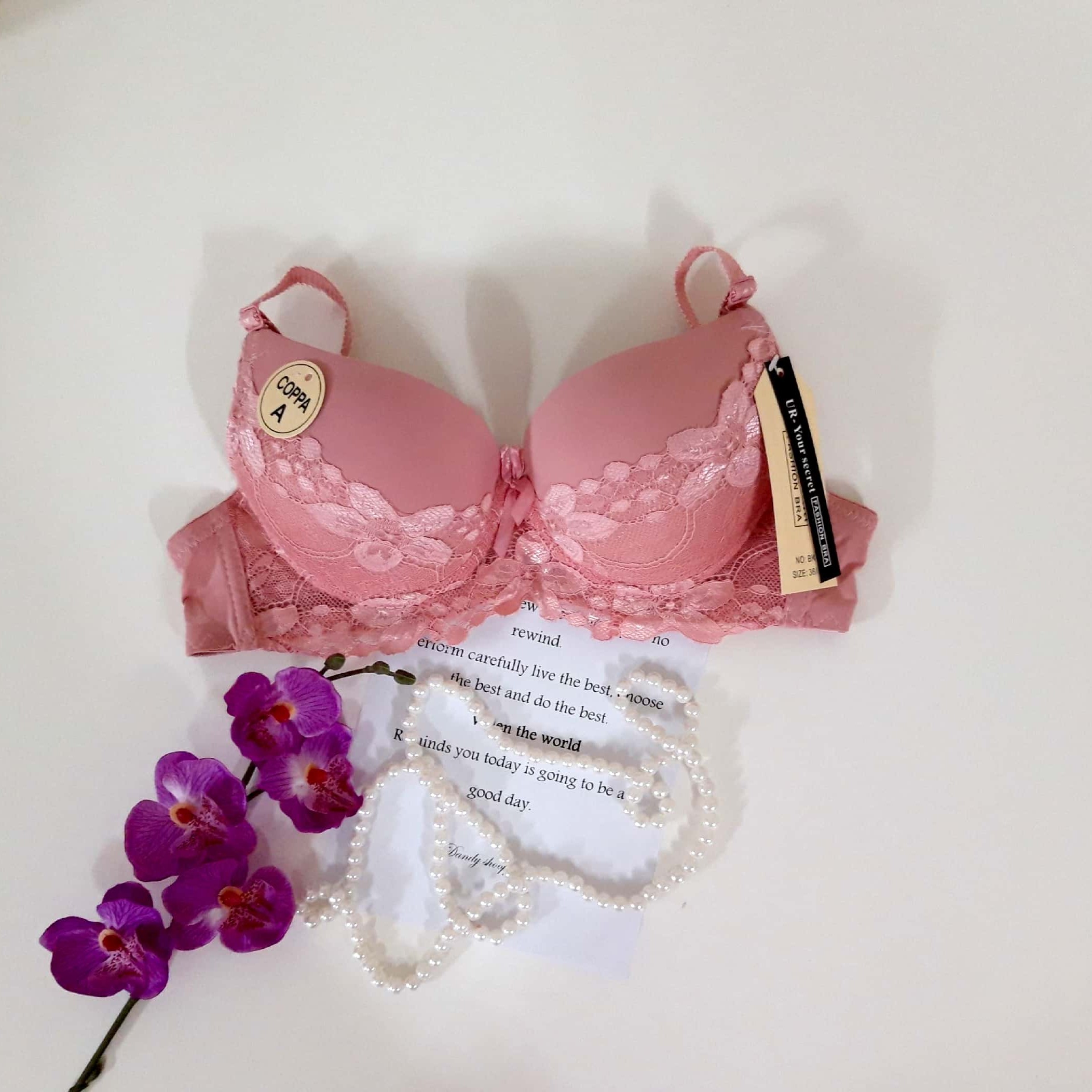 سوتین اسفنجی وارداتی فنردار نیم جک کاپA سایزبندی 70 75 80 85 دارای رنگبندی کالباسی سورمه ای کرم مشکی قرمز صورتی