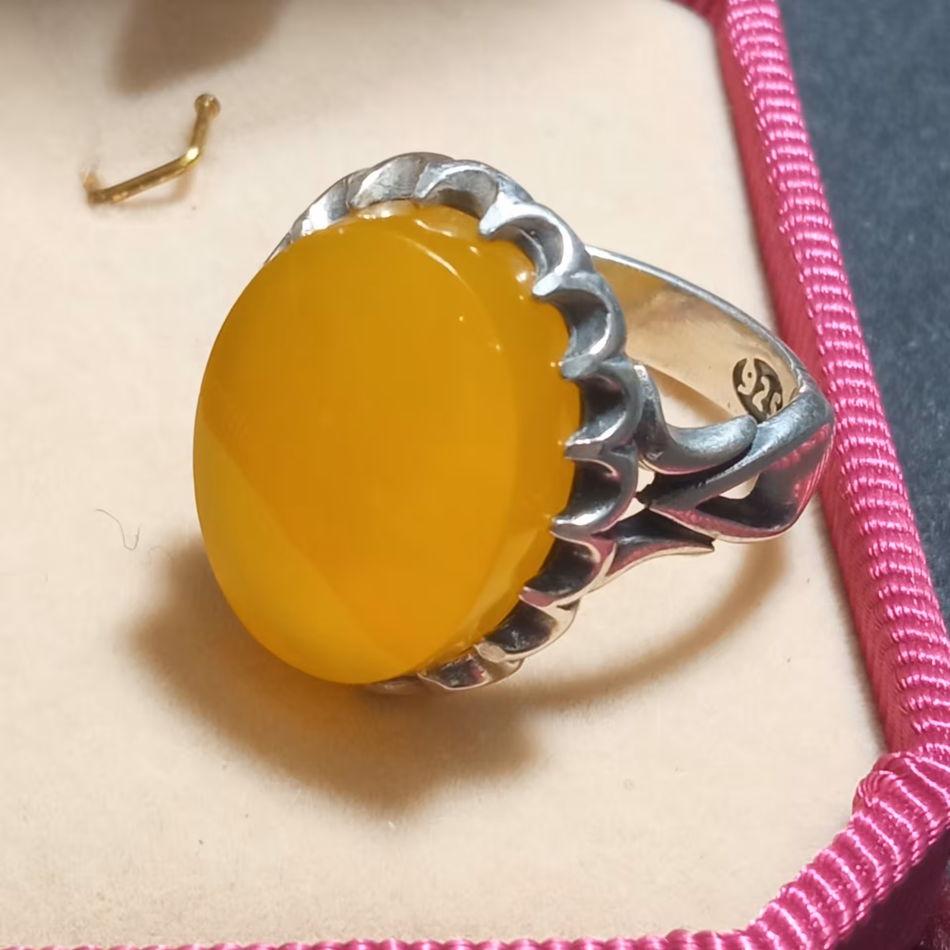 انگشتر مردانه نقره نگین عقیق زرد خراسانی(رنگی) بسیار زیبا و خوش رنگ