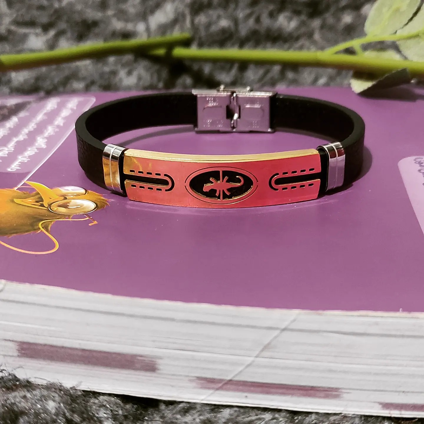 دستبند چرمی طرح عقرب