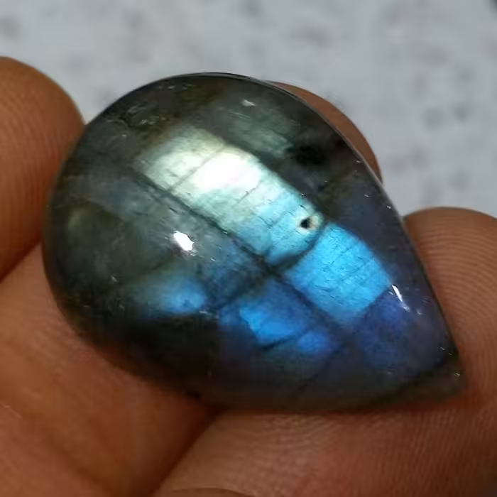 نگین لابرادوریت وارداتی از کشور لابرادور کانادا با تلالوئی بسیار بی نظیر و کمیاب کد 11169