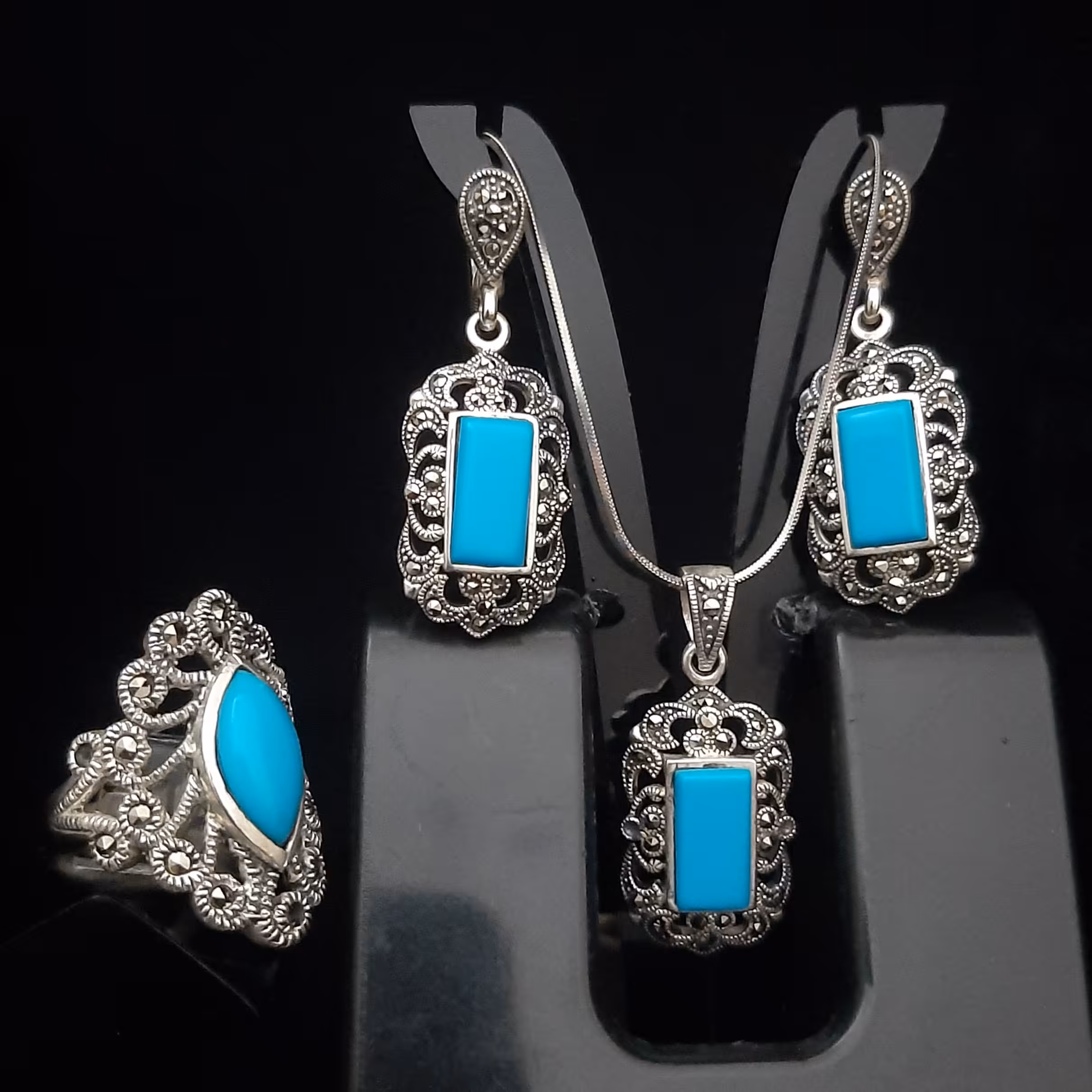 نیم ست زنانه نقره کد 83 فیروزه امریکایی وزن کل 26 گرم مخراجکاری مارکازیت طول زنجیر 44 سانت سایز انگشتر  52 