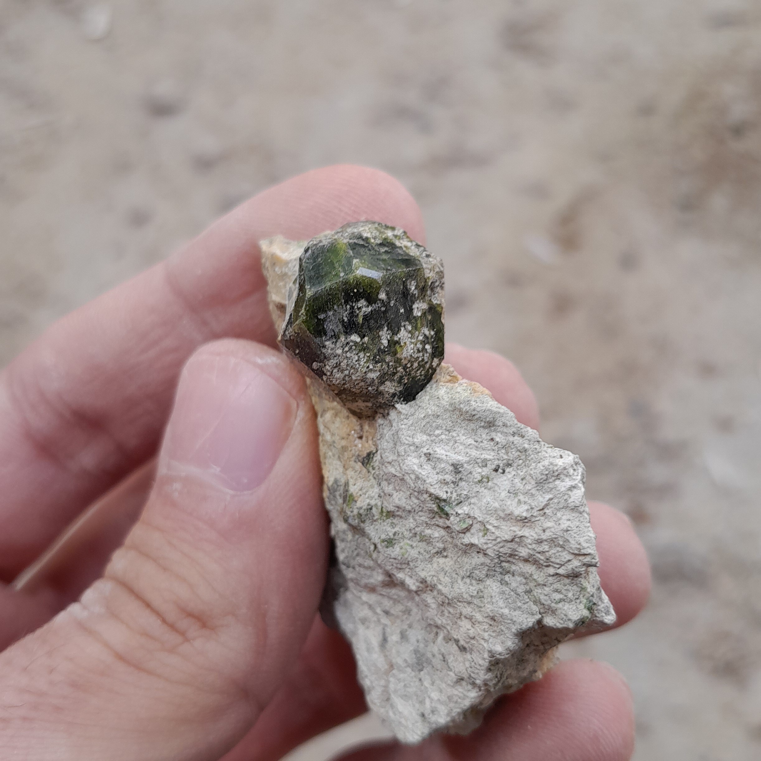 سنگ راف گارنت کد 377