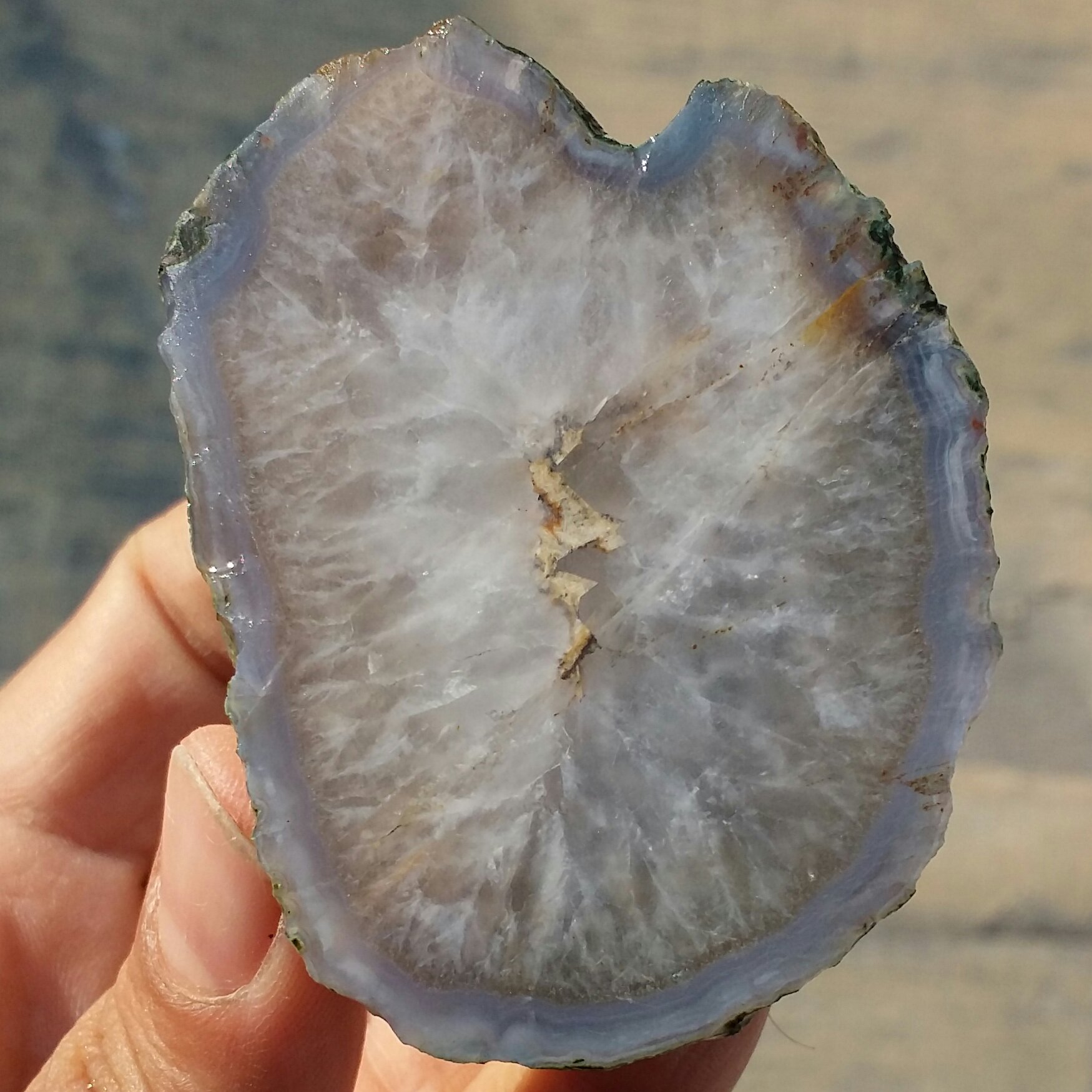 اسلایس سنگ راف عقیق ژئود حاشیه رنگی بسیار دیدنی شاهکار خلقت کاملا طبیعی
با قابلیت ساخت چند نگین محشر
کد 8861