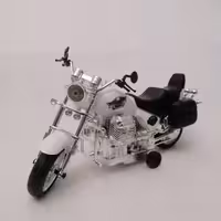 موتور هارلی درج توی وکیوم قدرتی اسباب بازی دیویدسون رنگ سفید