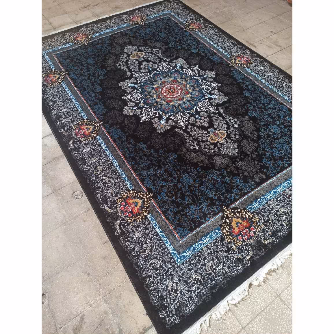 فرش 440 شانه bcf زمینه مشکی با تراکم 800 نقشه ونیز  (پس کرایه)