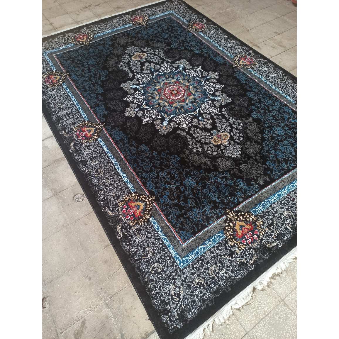 فرش 440 شانه bcf زمینه مشکی با تراکم 800 نقشه ونیز  (پس کرایه)