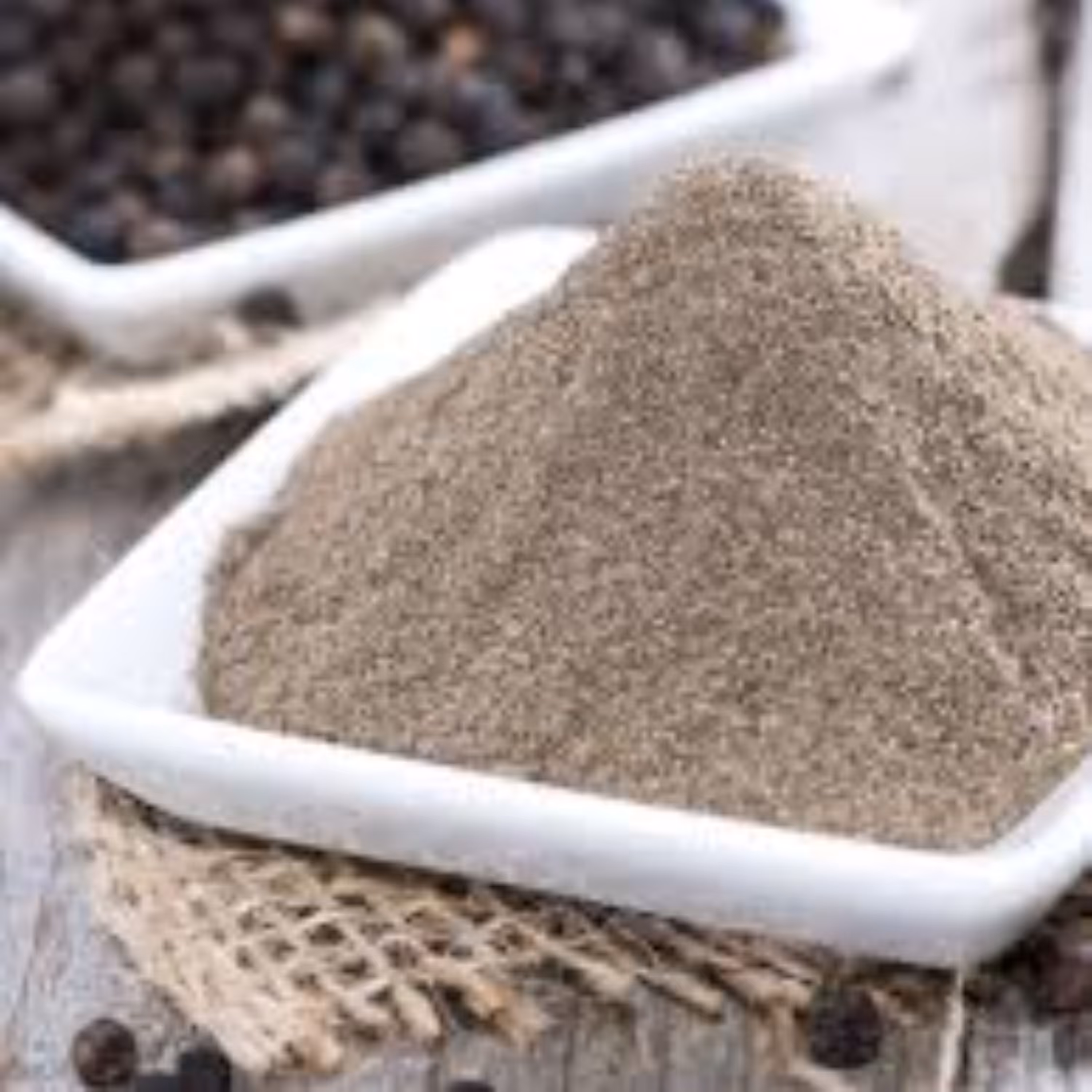 فلفل سیاه به صورت سابیده و درسته