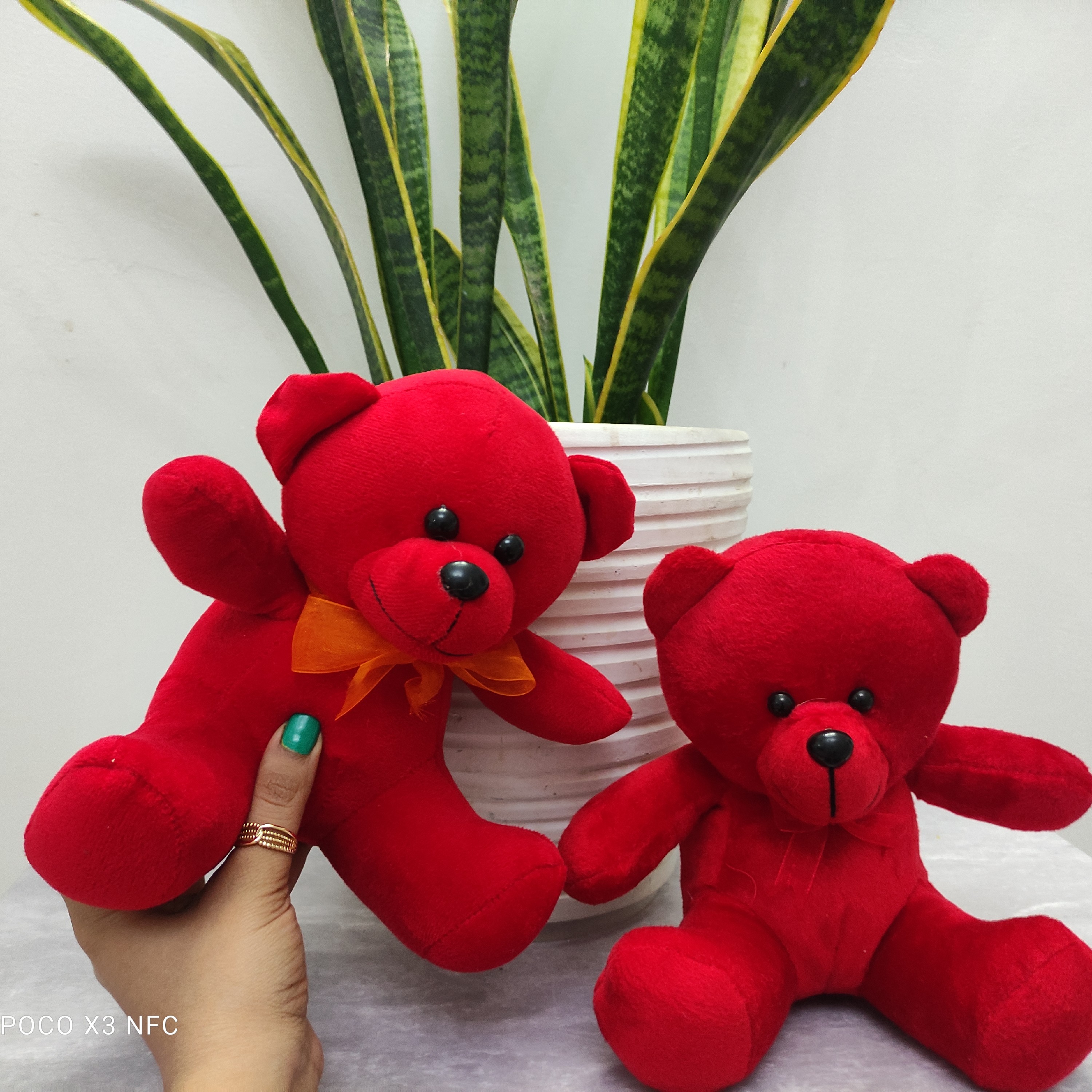عروسک خرس قرمز